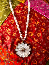 Jewelry - Mother of Pearl Daisy