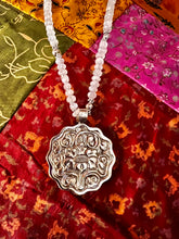 Jewelry - Mother of Pearl Daisy