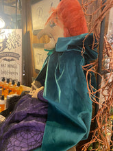 Halloween - Andora Carnival Witch
